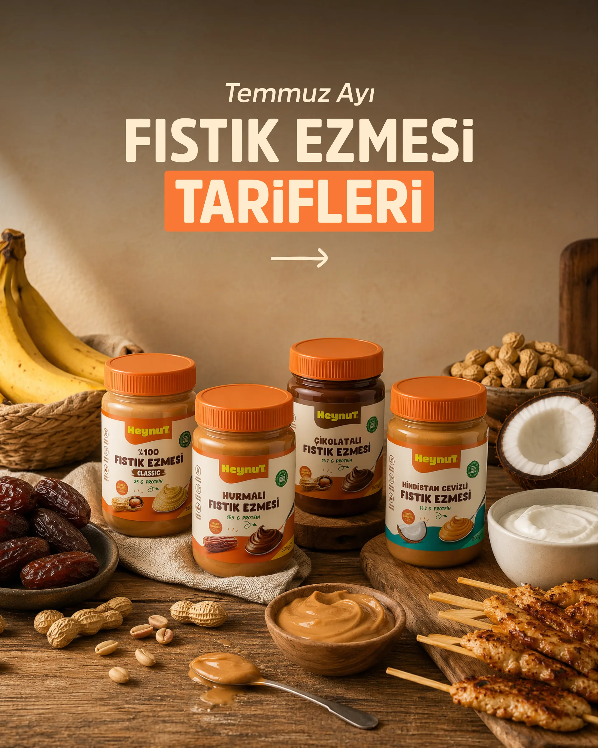 Heynut tarif serisinin kapağı: “Temmuz ayı fıstık ezmesi tarifleri”, tahta masada dört kavanoz